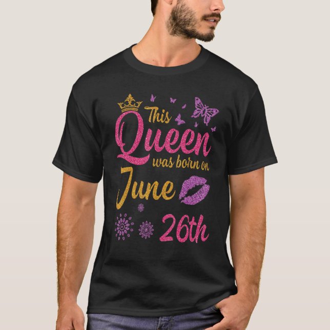 Denna drottning föddes den 26 juni Grattis på föde T Shirt (Framsida)