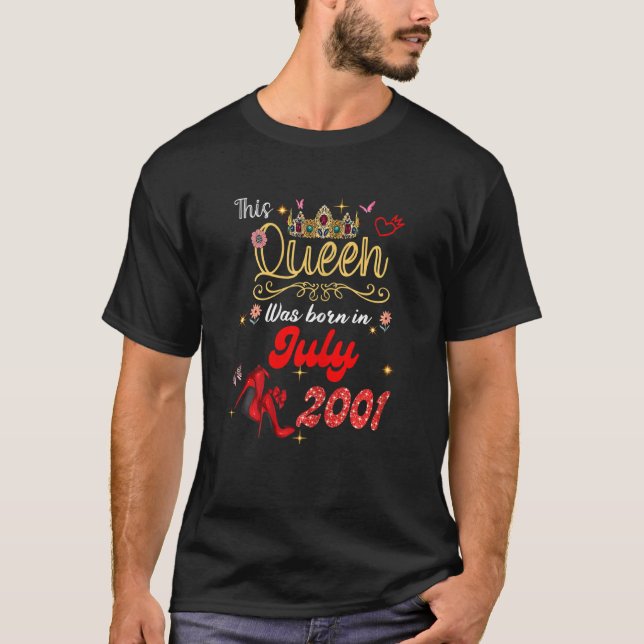 Denna drottning föddes i juli 2001. t shirt (Framsida)