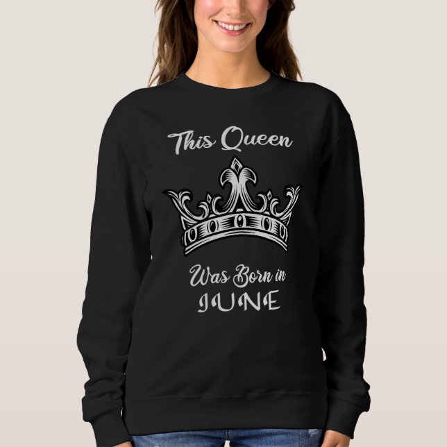 Denna drottning föddes i juni Cute Grattis på föde T Shirt (Framsida)