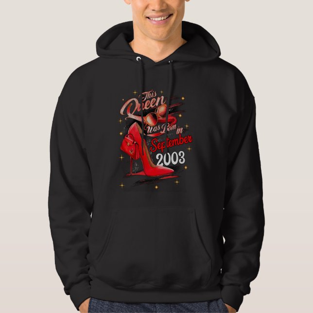 Denna drottning föddes i september 2003 bi hoodie (Framsida)