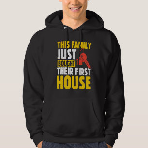 Denna familj har precis köpt sitt första hus Nytt Hoodie