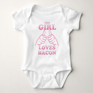 Denna FLICKA älskar bacon i rosor Tee