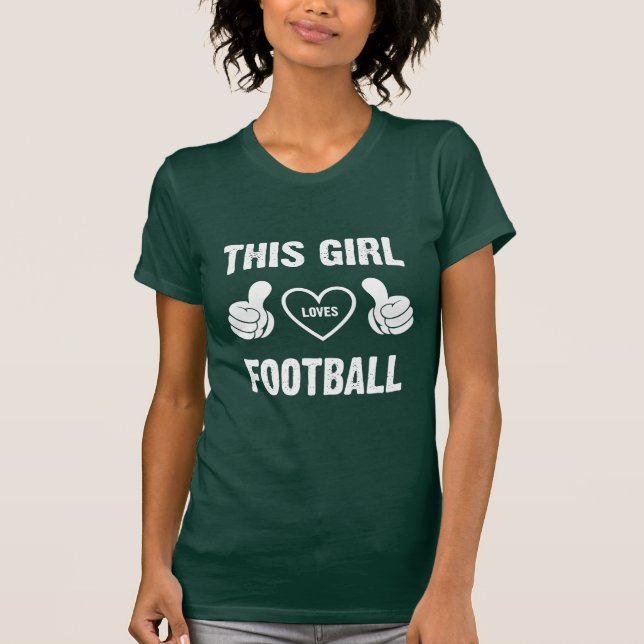 DENNA FLICKA ÄLSKAR FOTBOLL T-SHIRT (Framsida)