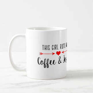 Denna flicka kör på kaffe och den Jesus | muggen Kaffemugg