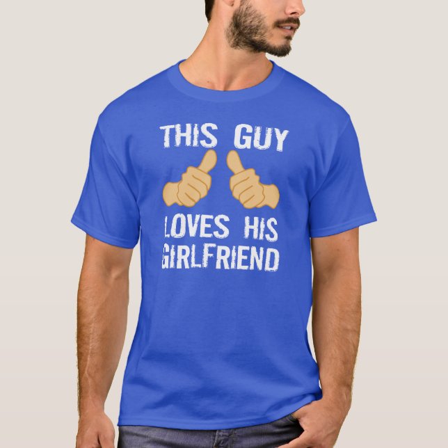 Denna grabb älskar hans flickvän t-shirt (Framsida)