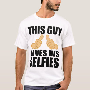 DENNA GRABB ÄLSKAR HANS SELFIES T-SHIRT