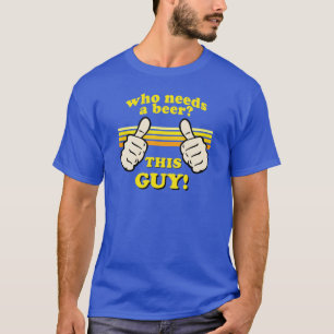 Denna grabb behöver en öl! tee shirt