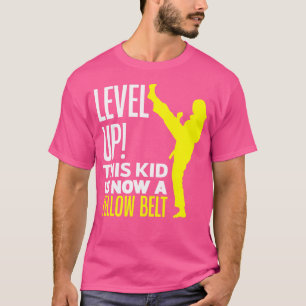 Denna Kid är nu en Gult Bälte Karate Älskare Karat T Shirt