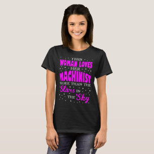 Denna kvinna älskar henne maskinistvalentingåvan t shirt