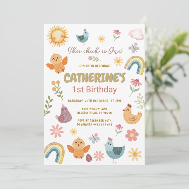 Denna kyckling fyller ett 1-årsdag inbjudningar (Stående Fram)