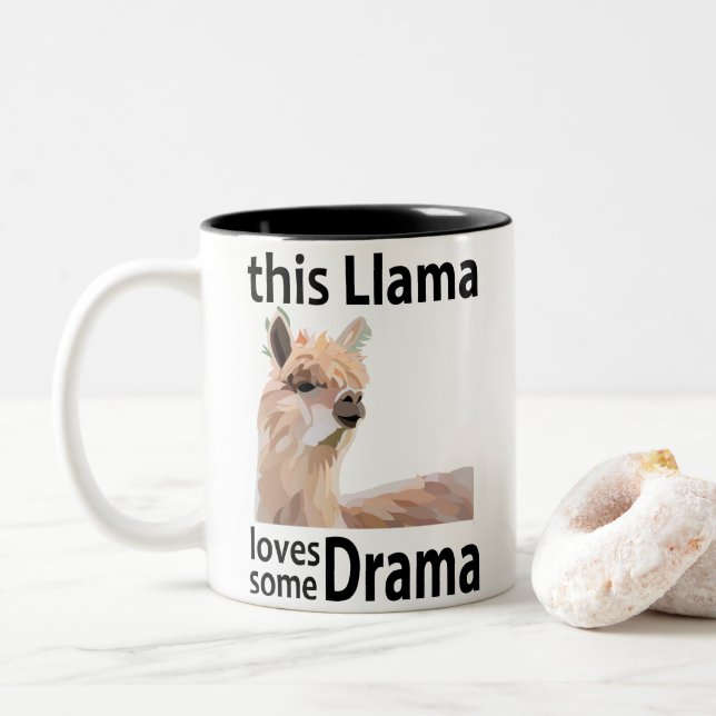 Denna lama älskar lite drama Rolig lama Två-Tonad Mugg (Med munk)