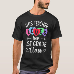 DENNA LÄRARE KÄRLEK HER FÖRSTA KLASS CLASS Shirts T Shirt