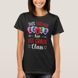 DENNA LÄRARE KÄRLEK HER FÖRSTA KLASS CLASS Shirts T Shirt