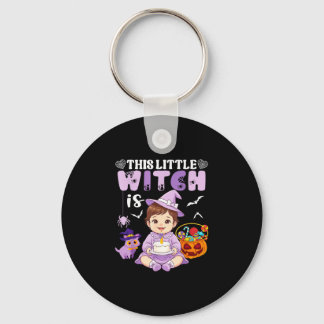 Denna lilla häxa är 1 år födelsedag halloween nyckelring
