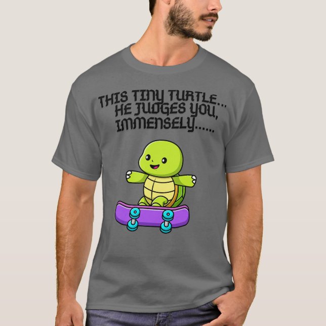 Denna lilla sköldpadda dömer dig 2 t shirt (Framsida)