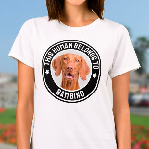 Denna människa tillhör husdjursnamn anpassad bild  t shirt