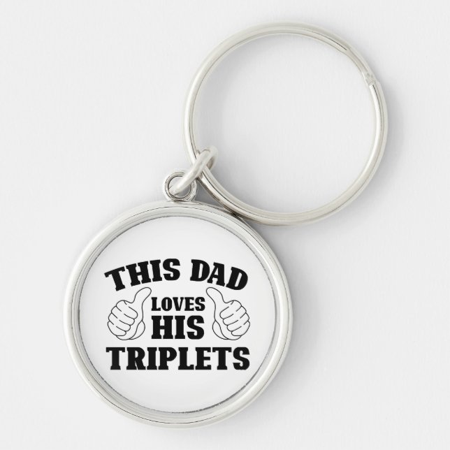 Denna pappa älskar sina trillingar - Present till  Rund Silverfärgad Nyckelring (Framsidan)