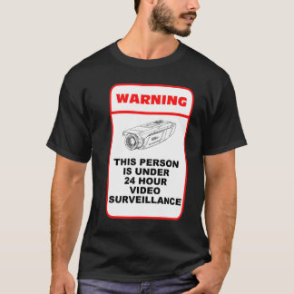 Denna person är under 24 timmevideobevakning tee
