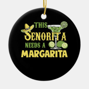 Denna senorita behöver en Margarita Cinco De Mayo Julgransprydnad Keramik