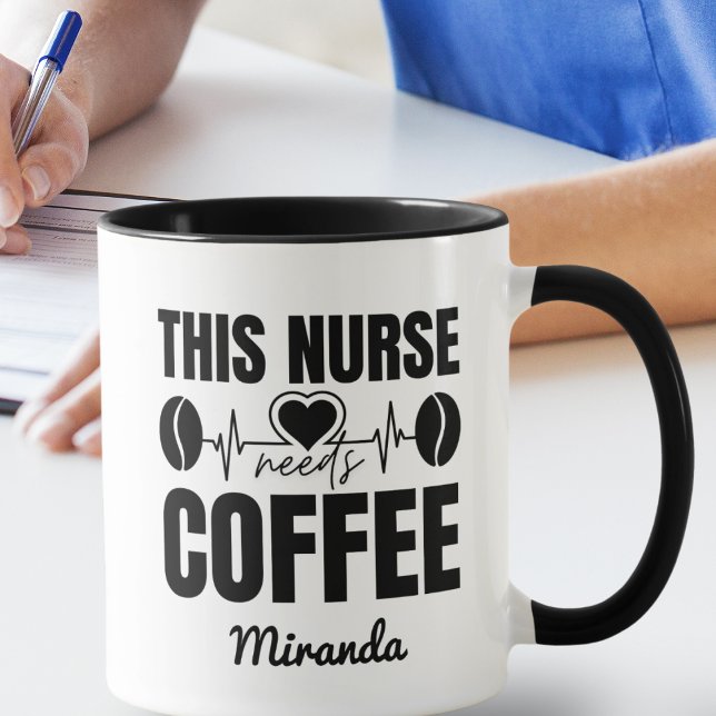 Denna sjuksköterska behöver kaffePersonlig Mugg (Skapare uppladdad)