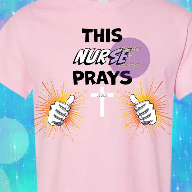 Denna sjuksköterska Prays - Christian T Shirt (Skapare uppladdad)