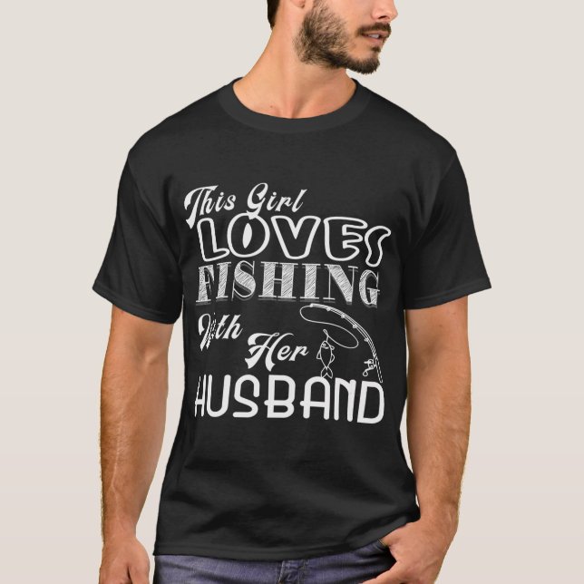 DENNA TJEJ ÄLSKAR FISKE T SHIRT (Framsida)