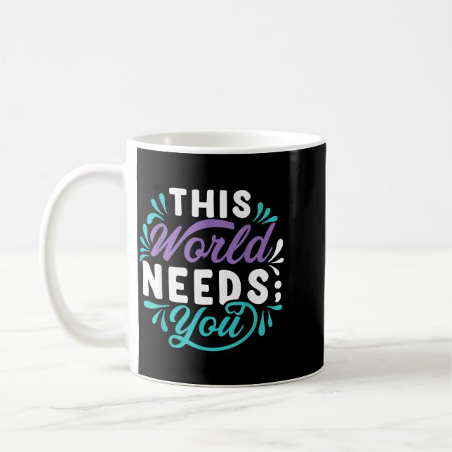 Denna Världen Behöver Din Design Kaffemugg (Vänster)