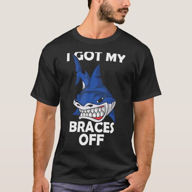 Dental Shark Jaw I Har My Braces off Boys Kids T Shirt (Framsida)