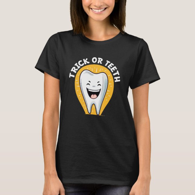Dentist Halloween Trick Or Treat Dental Assistant  T Shirt (Framsida)