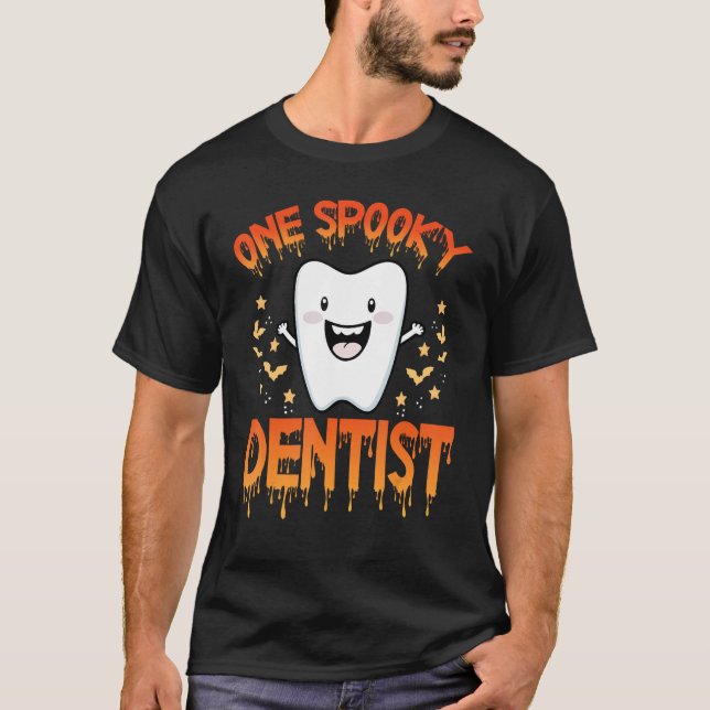 Dentist Halloween Trick Or Treat Dental Assistant  T Shirt (Framsida)