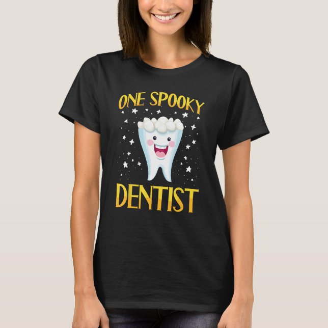 Dentist Halloween Trick Or Treat Dental Assistant  T Shirt (Framsida)