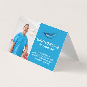 Dentist Smiling in Office Visitkort