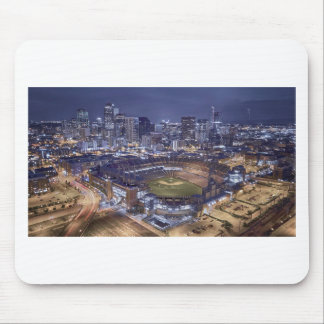 Denver City Skyline och Coors Fält i natt Musmatta