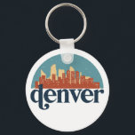 Denver Colorado City Skyline Vintage Cityscape Nyckelring<br><div class="desc">Vintage- och reflexritorier med vackra skyliner, attraktion och cityscape-konst. Coola skyscraper och byggnad silhuette illustrerar handelsvara för turister och resenärer. Perfekt som souvenir att ta med sig hem när man reser värld runt. Spara minnet av din resa och semester med familj och vänner. Bakgrunden till färg kan anpassas till färg....</div>