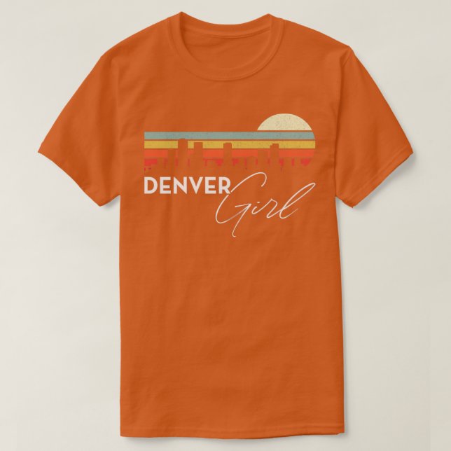 Denver Girl Retro Sunset City Skyline Souvenir T Shirt (Design framsida)