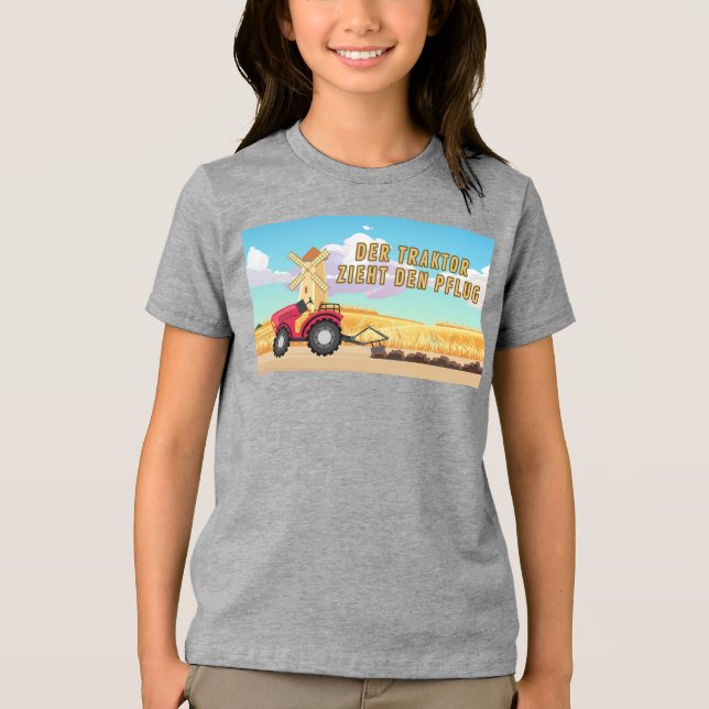 Der Traktor zieht den Pflug T Shirt (Framsida)