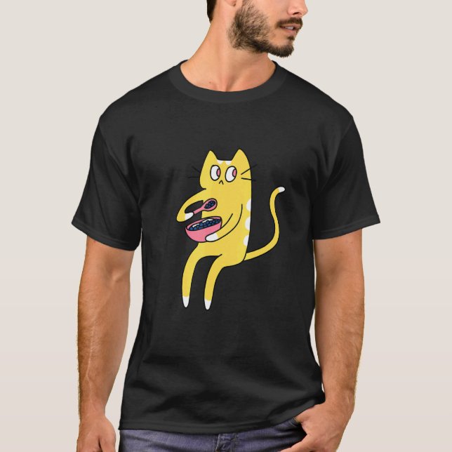 Derpy Kitty Yellow and White Cat Eating Cereal T Shirt (Framsida)