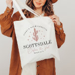 Desert Cactus Scottsdale Bachelorette Party Tygkasse<br><div class="desc">Välkomna gäster till er destination, bachelorette helg med den söta personligen tote bags. Utformningen har en dammig bild av rosa i ro som fylls av stjärnor, med två linjer anpassningsbar text under, som visas med "Scottsdale before the Veil". Lägg till evenemanget namn som böjdes uppifrån och året i romerska siffror...</div>