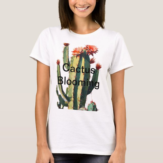 Desert Elegance: Blooming Cactus T Shirt (Framsida)