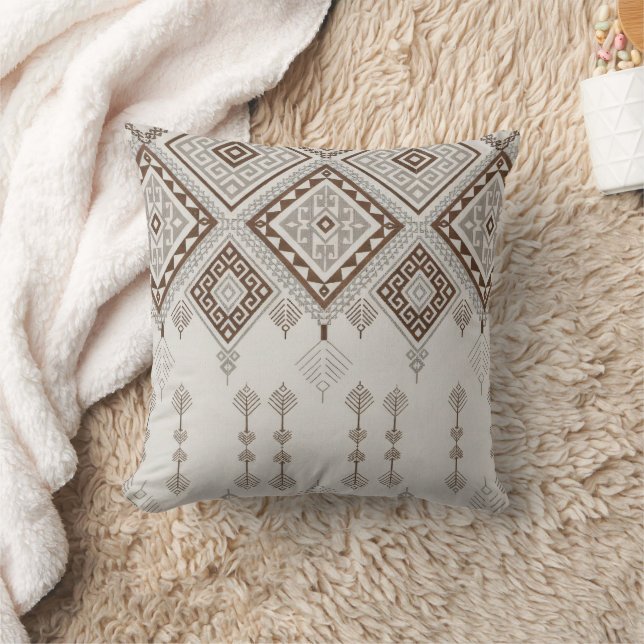 Desert Harmony – Brown Geometric Tribal  Kudde (Filt)