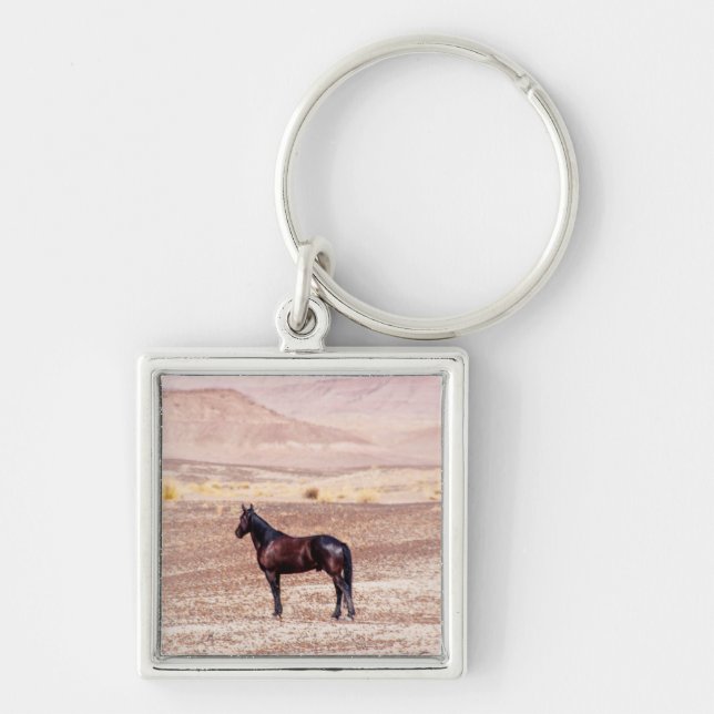 Desert Horse P8664 Fyrkantig Silverfärgad Nyckelring (Framsidan)