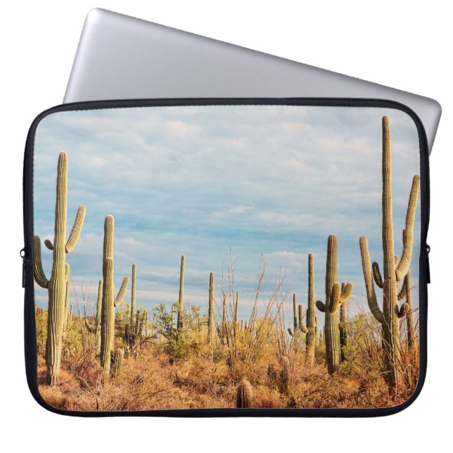 Desert med Saguaro cacti Laptop Fodral (Framsidan)
