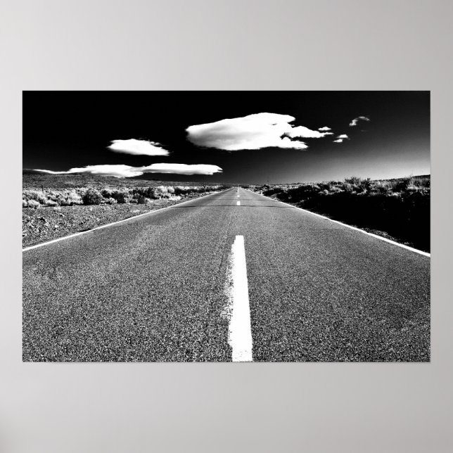 Desert Road i Black and White Poster (Framsidan)