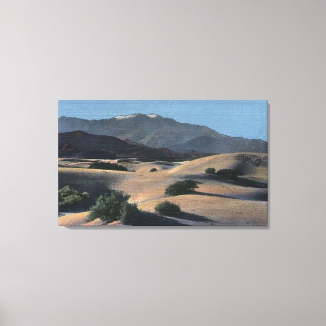 Desert Sand Dunes och Snö-sockrade berg Canvastryck (Framsida)