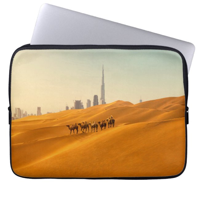 Deserts | Dubais Skyline View med Camels Laptop Fodral (Framsidan)