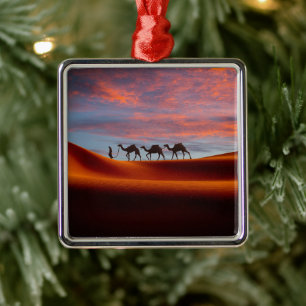 Deserts Man & Camels i Sand Dunes Julgransprydnad Metall