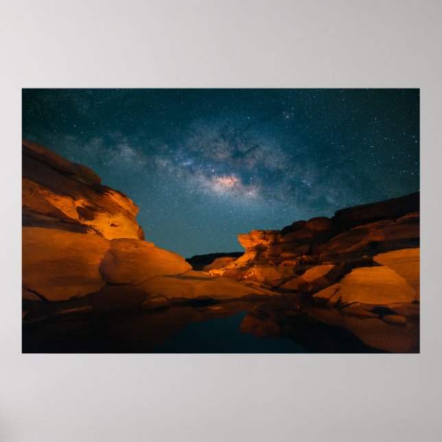 Deserts | Sam Pan Bok Night Time Thailand Poster (Framsidan)