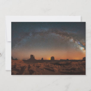 Deserts Starry Himlar över ett ökenlandskap Tack Kort
