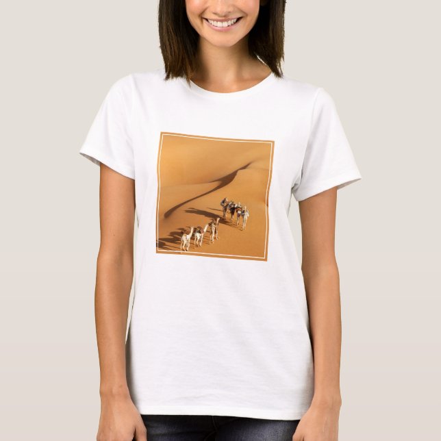Deserts | Tuareg Walk med Camels T Shirt (Framsida)