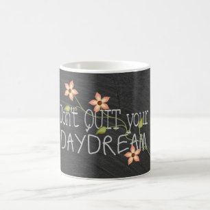 design av dagdrömmar och blommor på kretskort kaffemugg